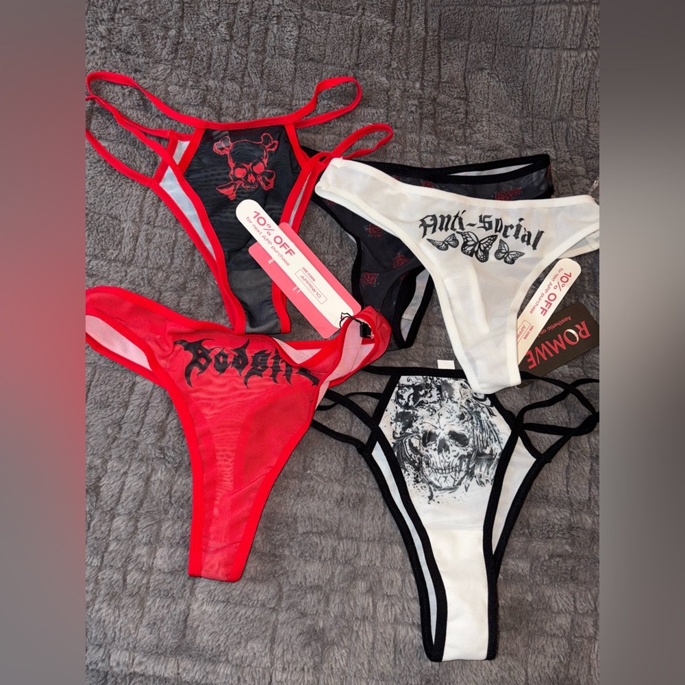 ROMWE 5 PC Red Black White Graphic Thong Set
